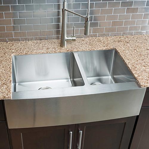 farmhouse-sink-in-cabinets